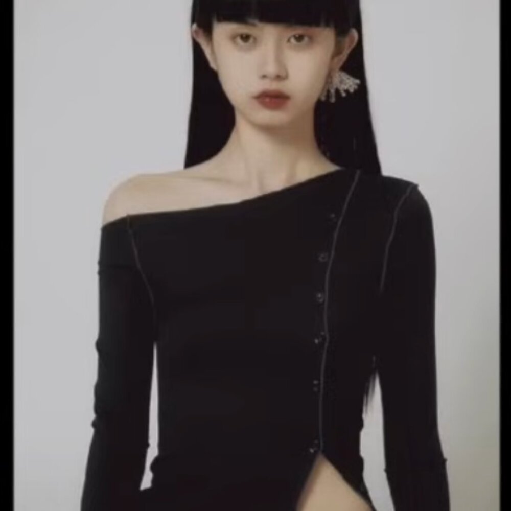 Flare Up Asymmetrical off-shoulder top (XS/S)
